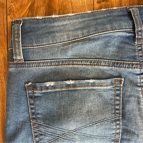 AEROPOSTALE Women’s Midi Blue Distressed Denim Shorts Size 6 - Picture 9 of 9